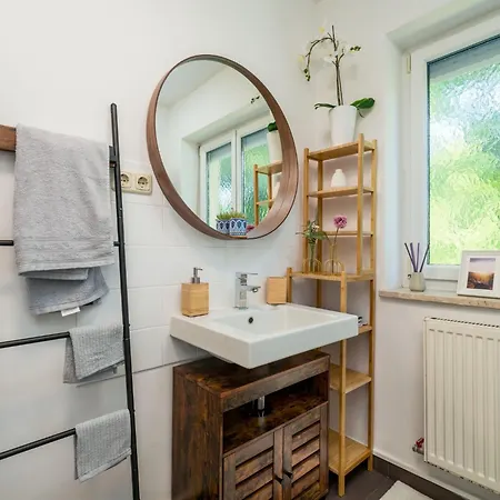 Eg Rechts Helle 80m 3-zimmer Naehe Salzburg By Interhome *