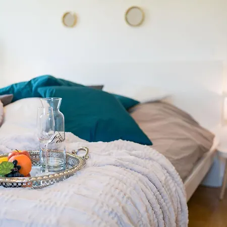 Eg Rechts Helle 80m 3-zimmer Naehe Salzburg By Interhome