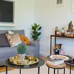 Eg Rechts Helle 80m 3-zimmer Naehe Salzburg By Interhome *