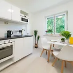 Eg Rechts Helle 80m 3-zimmer Naehe Salzburg By Interhome 아파트 *